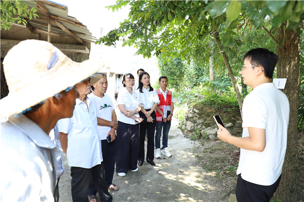 2023-8-31 貴州環(huán)交所黨支部、壩上村黨支部、貴陽產(chǎn)控集團(tuán)金融務(wù)鏈上企業(yè)黨支部聯(lián)合開展主題黨日活動(dòng)3.jpg