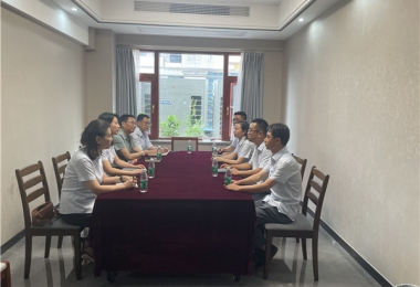 下沉基層深化業(yè)務(wù)  緊抓廉潔安全教育——貴州陽光產(chǎn)權(quán)交易所領(lǐng)導(dǎo)到銅仁分所開展調(diào)研工作