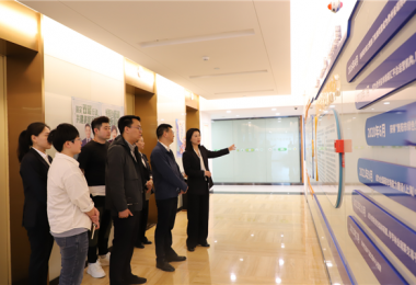 貴陽產(chǎn)控集團黨委委員、副總經(jīng)理唐建到貴州陽光產(chǎn)權(quán)交易所調(diào)研座談