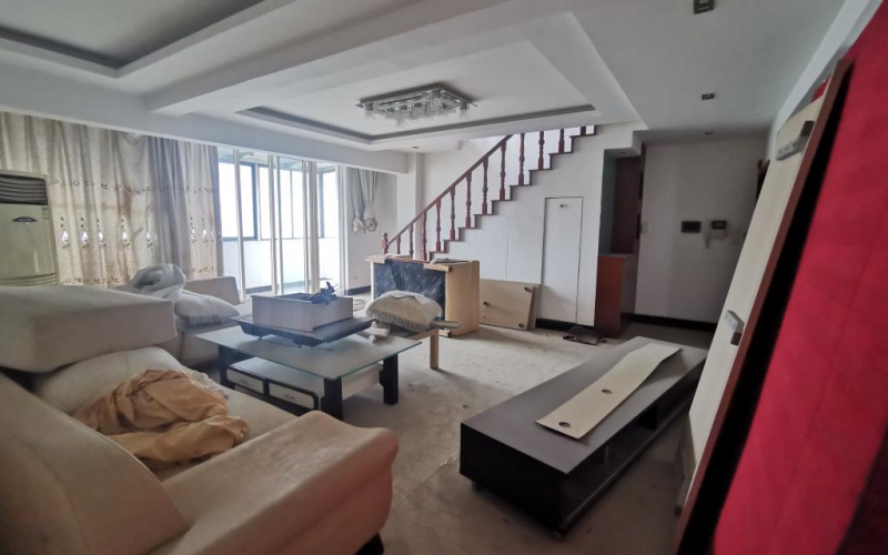 貴陽市寶山北路185號(hào)經(jīng)典時(shí)代花園廣場兩處住宅轉(zhuǎn)讓