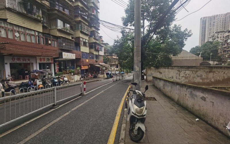 金頂山46幢1單元8層1號(hào)住宅轉(zhuǎn)讓（持有方：貴州省機(jī)關(guān)事務(wù)管理局國有資產(chǎn)管理服務(wù)中心）