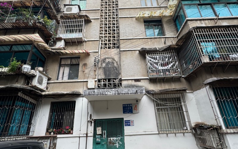 貴州省機關事務管理局國有資產管理服務中心貴陽市云巖區(qū)中華北路325號4棟5層附9號房屋招租